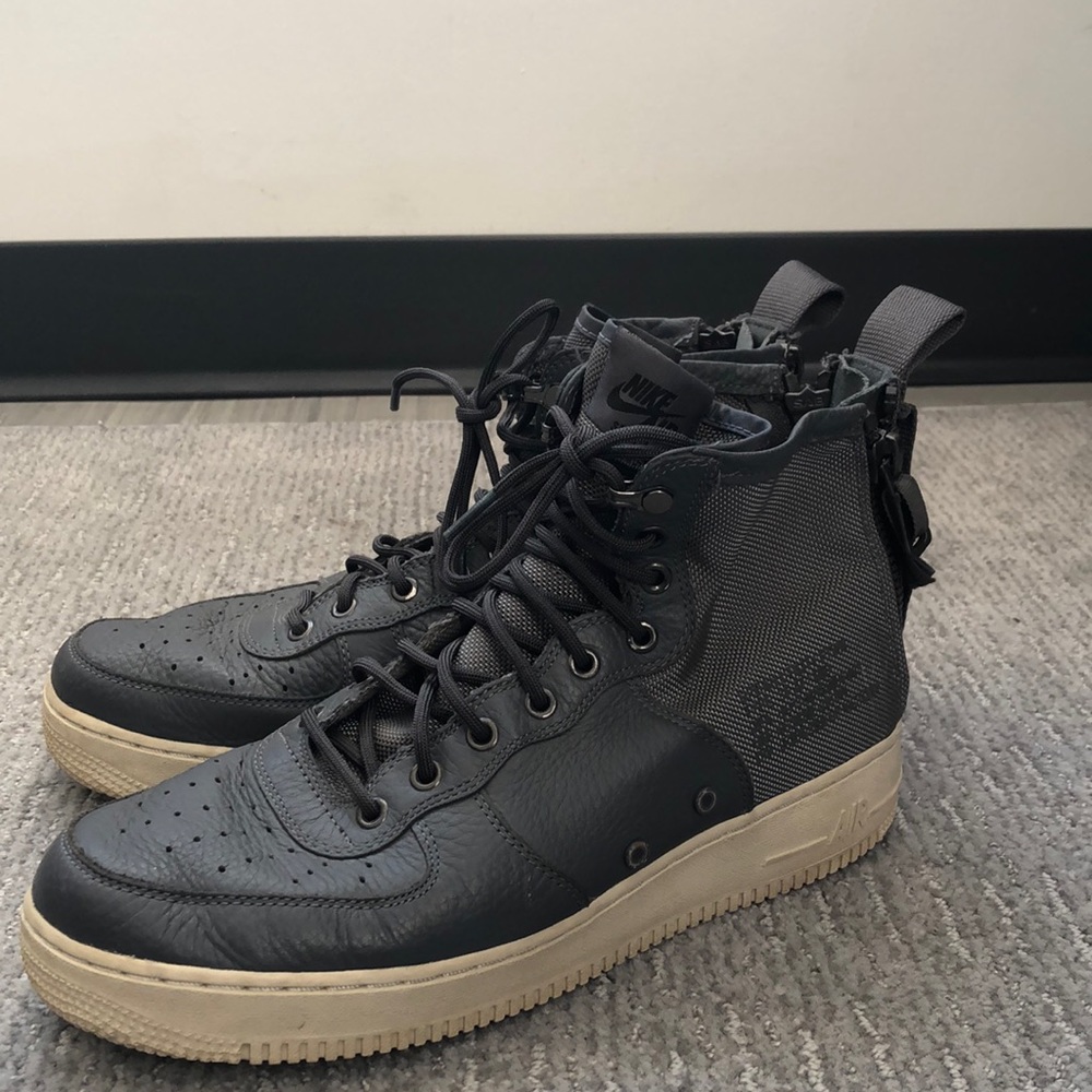 Men’s Nike Airforce 1 , Grey , Men’s size 10.5